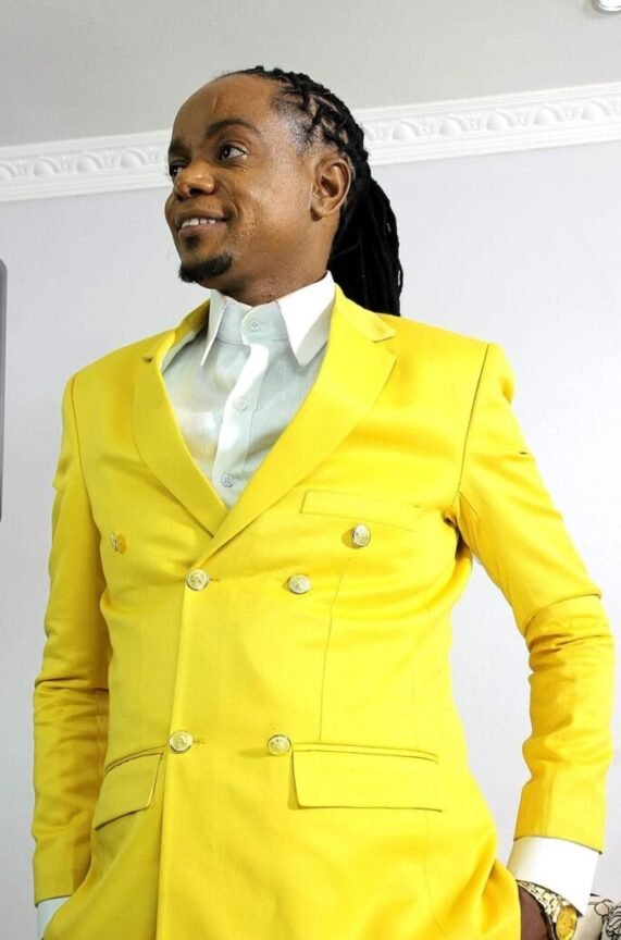 f6549d5a-612f-4d94-a6d8-42d14b6d9628-683x1024-571x864 Thabang Garogwe’s heartfelt cry for breakthrough