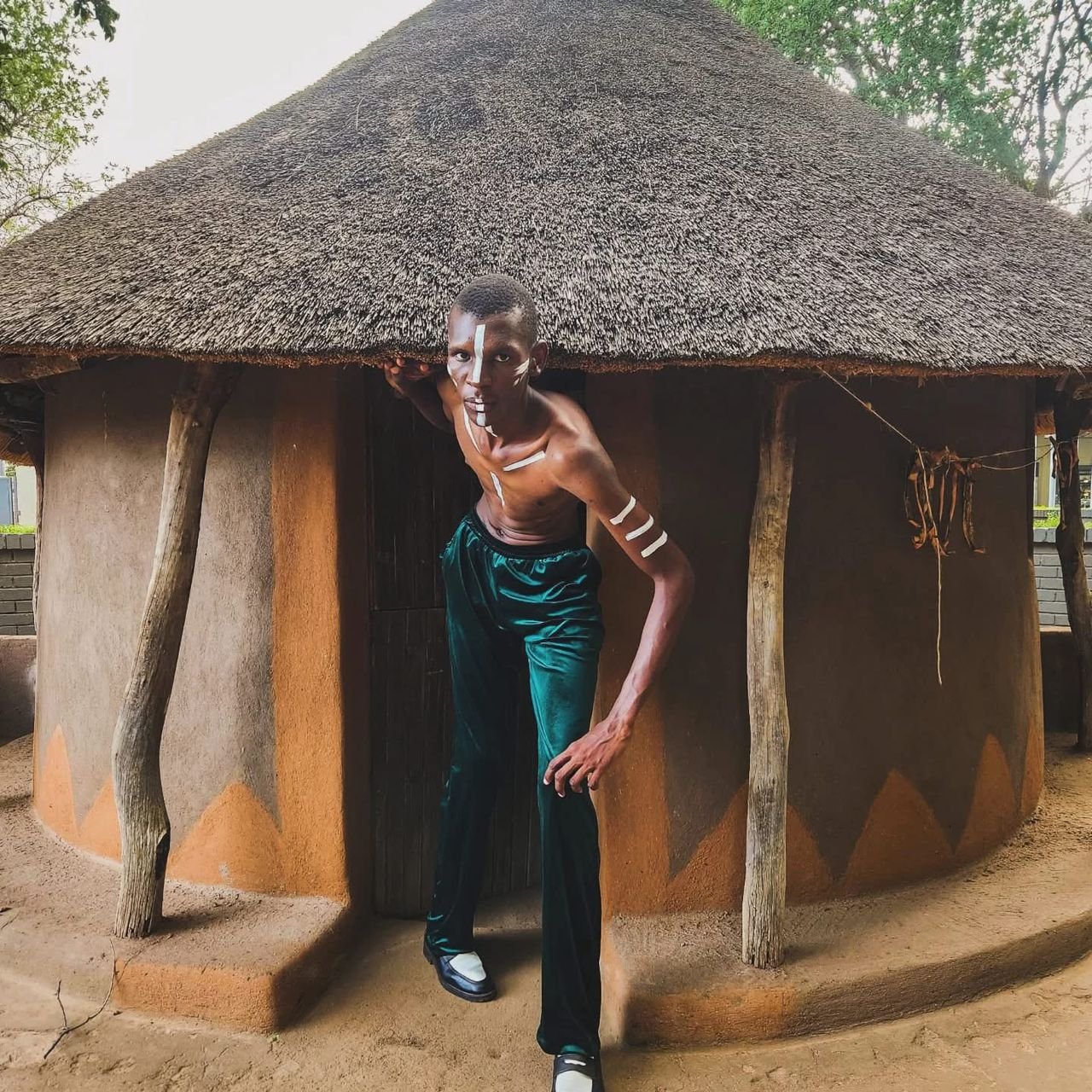 John-Moeng-LocalThreads John Moeng unleashes live Mannequin skills